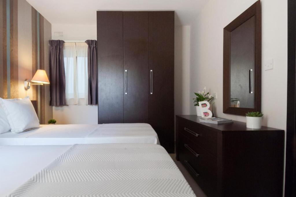 Valletta View Apartments By St Hotels Gżira Kültér fotó